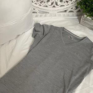 Women’s Under armor workout shirt !!!